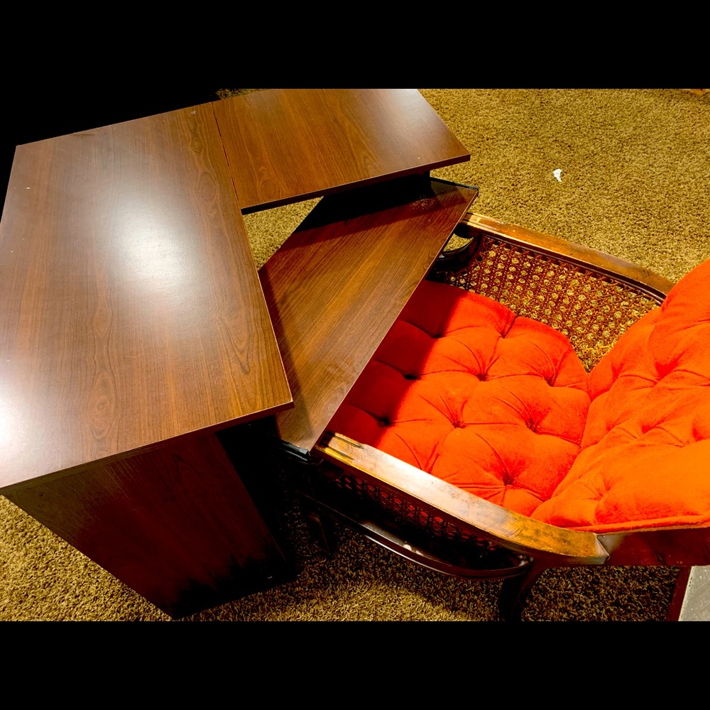 Corner desk, ultimate for space saver